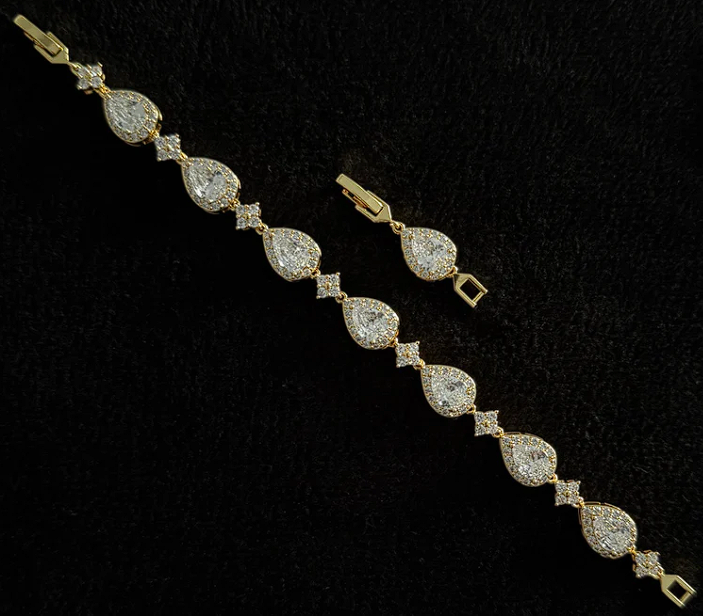 Gold Star Droplet Bracelet